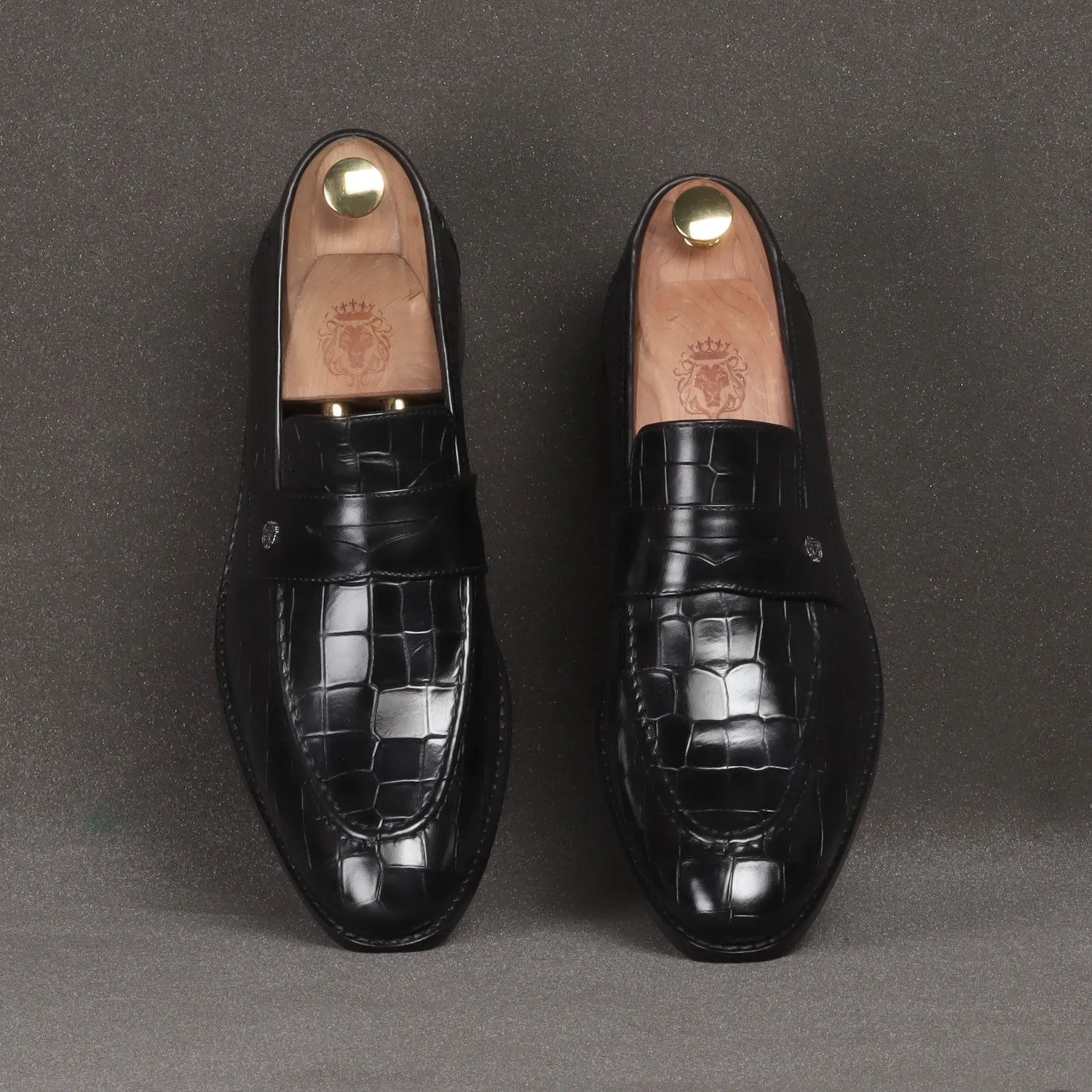 Mod Look Penny Loafers with Triangular Cut-Strap in Black High Quality Croco Textured Leather