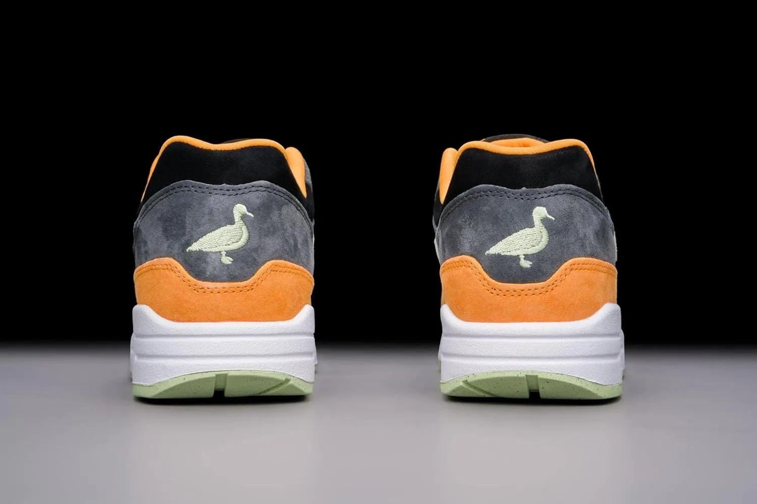 Nike mens Modern