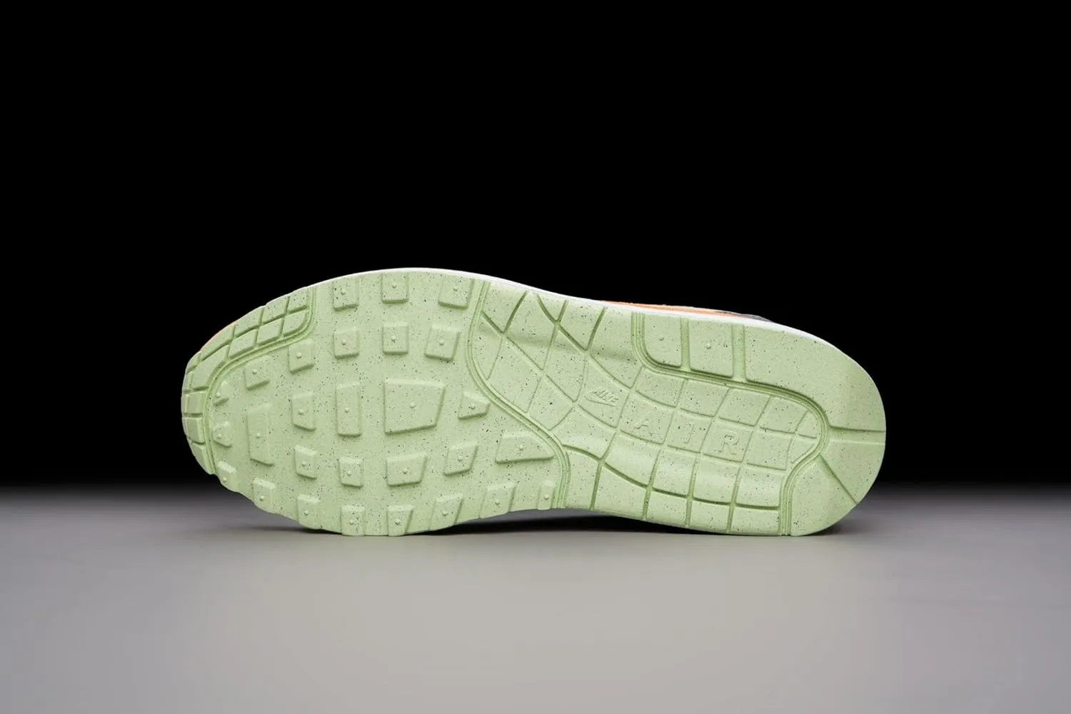Nike mens Modern
