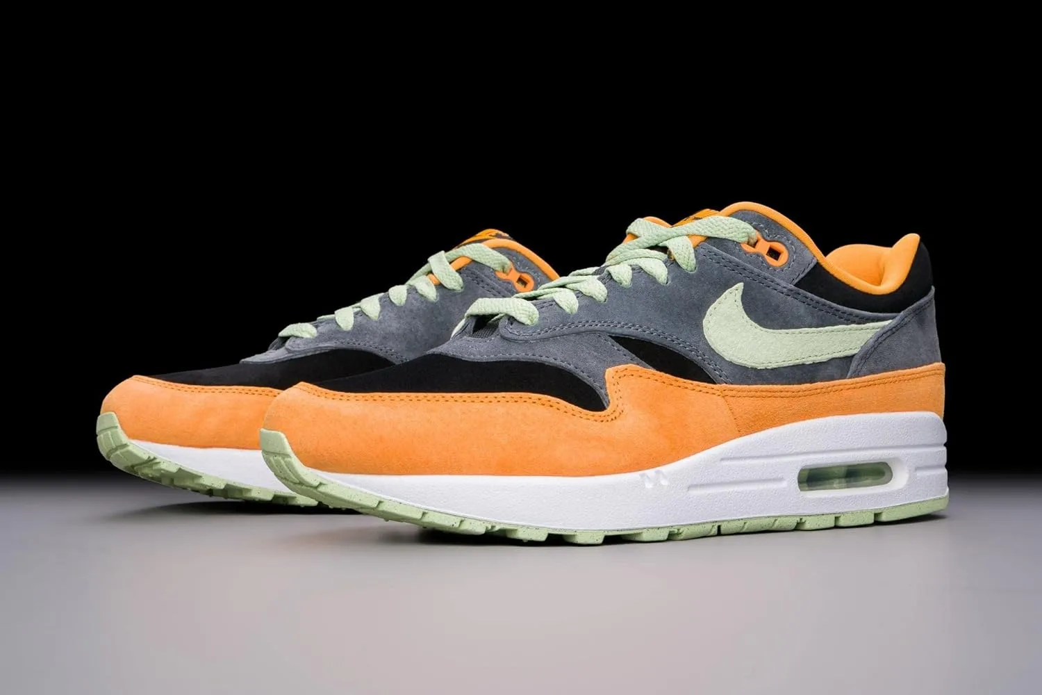 Nike mens Modern